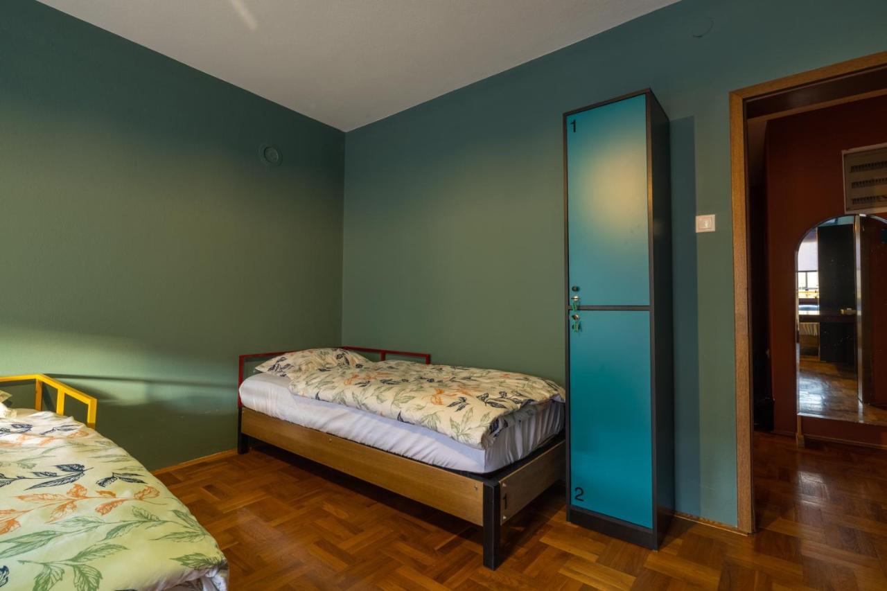 Hostel Prishtina Backpackers Pristina Buitenkant foto