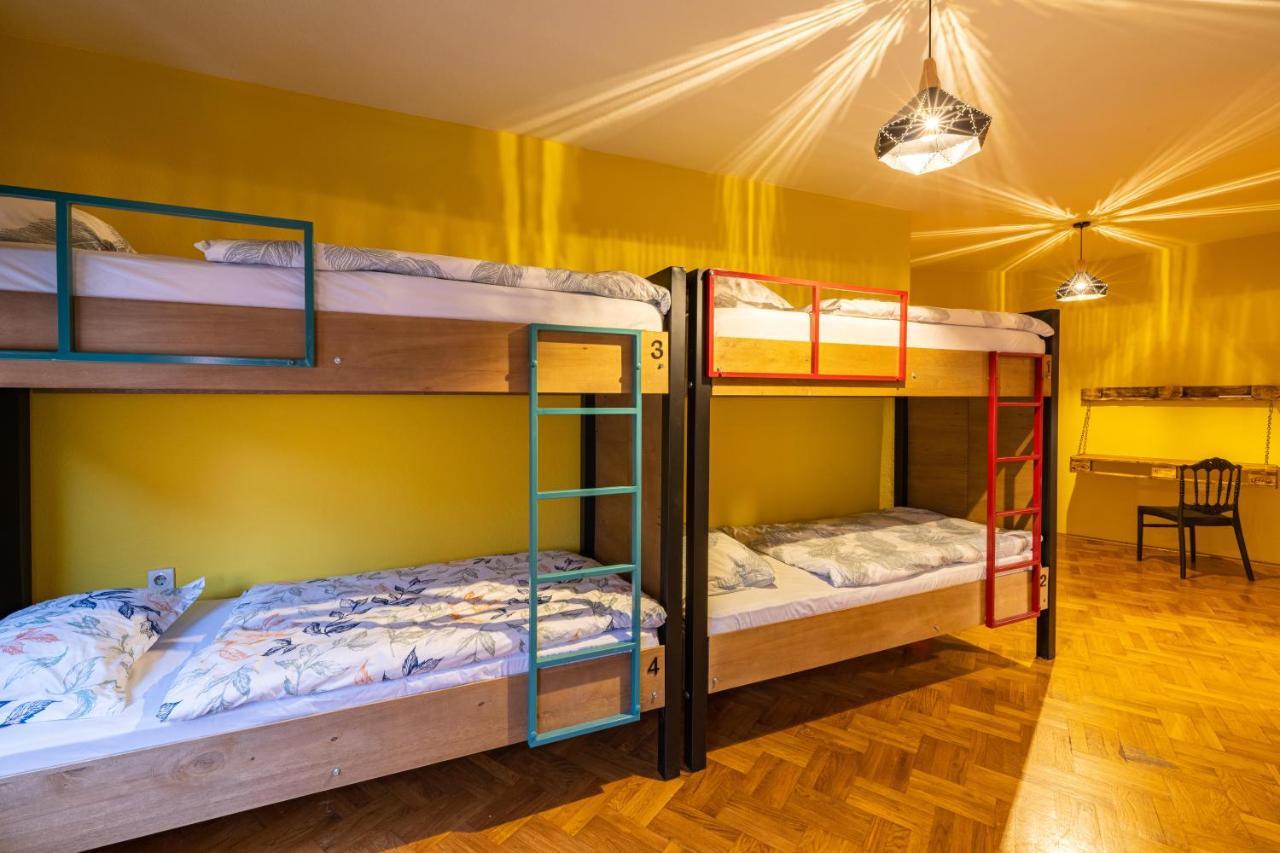 Hostel Prishtina Backpackers Pristina Buitenkant foto
