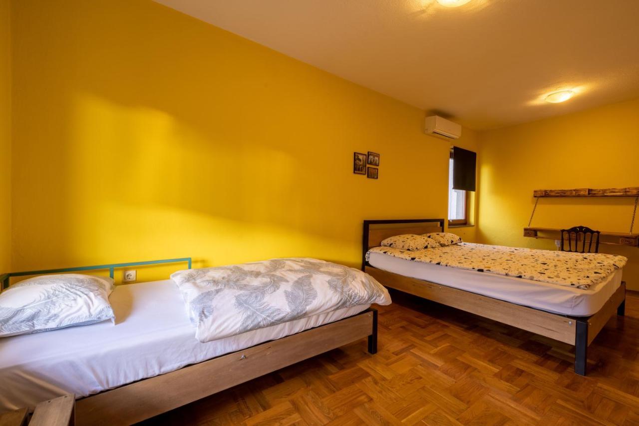 Hostel Prishtina Backpackers Pristina Buitenkant foto