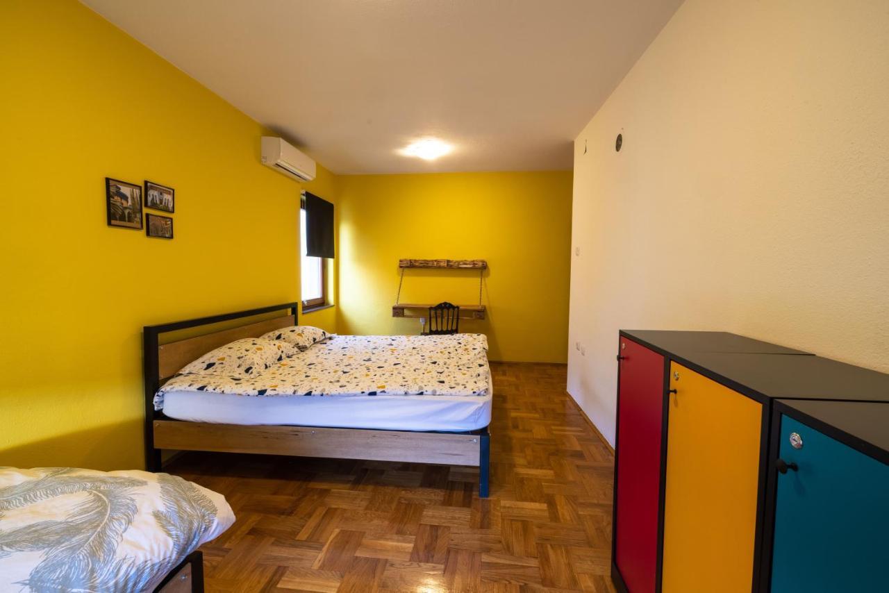 Hostel Prishtina Backpackers Pristina Buitenkant foto